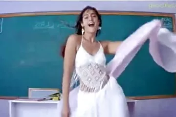 18 साल पुराने नर्स सेक्सी वीडियो एचडी फुल मूवी उसे अवधि के दौरान उसे गधे को चूमने के लिए पूछता है