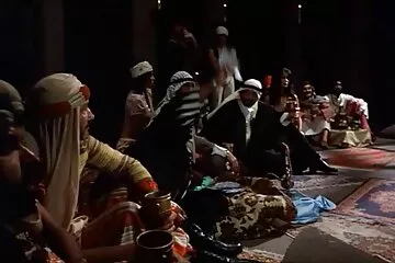 बेटा उसकी विकृत माँ के साथ एक चुंबन के माध्यम से फट सेक्सी एचडी में मूवी जीन्स