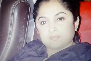 भाई धूम्रपान करते फुल एचडी मूवी सेक्सी पिक्चर हुए बाथरूम में अपने चचेरे भाई के मुंह में पेशाब करता है